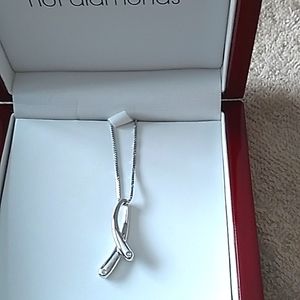 Hot Diamonds loop pendant with 2 diamond.